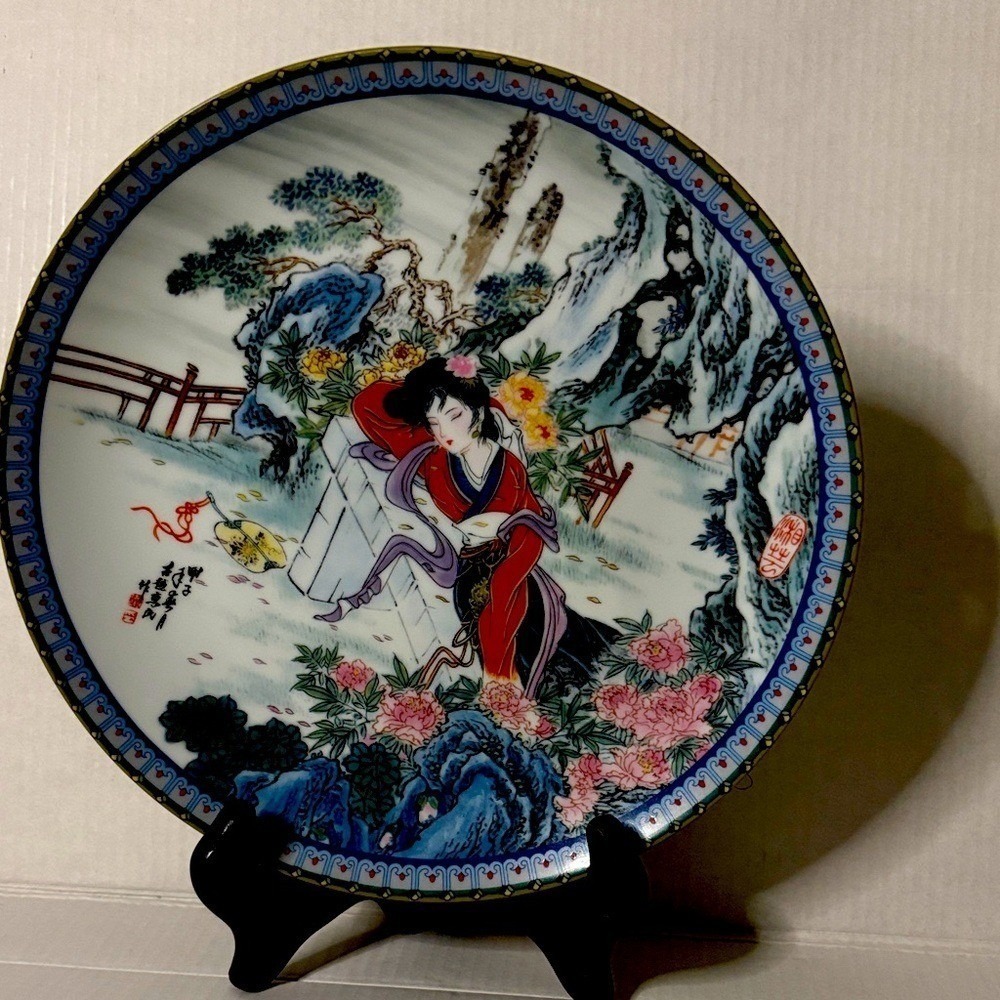 Xingjia Jingdezhen porcelain Dream of the Red Chamber" by artist Zhao Huimin